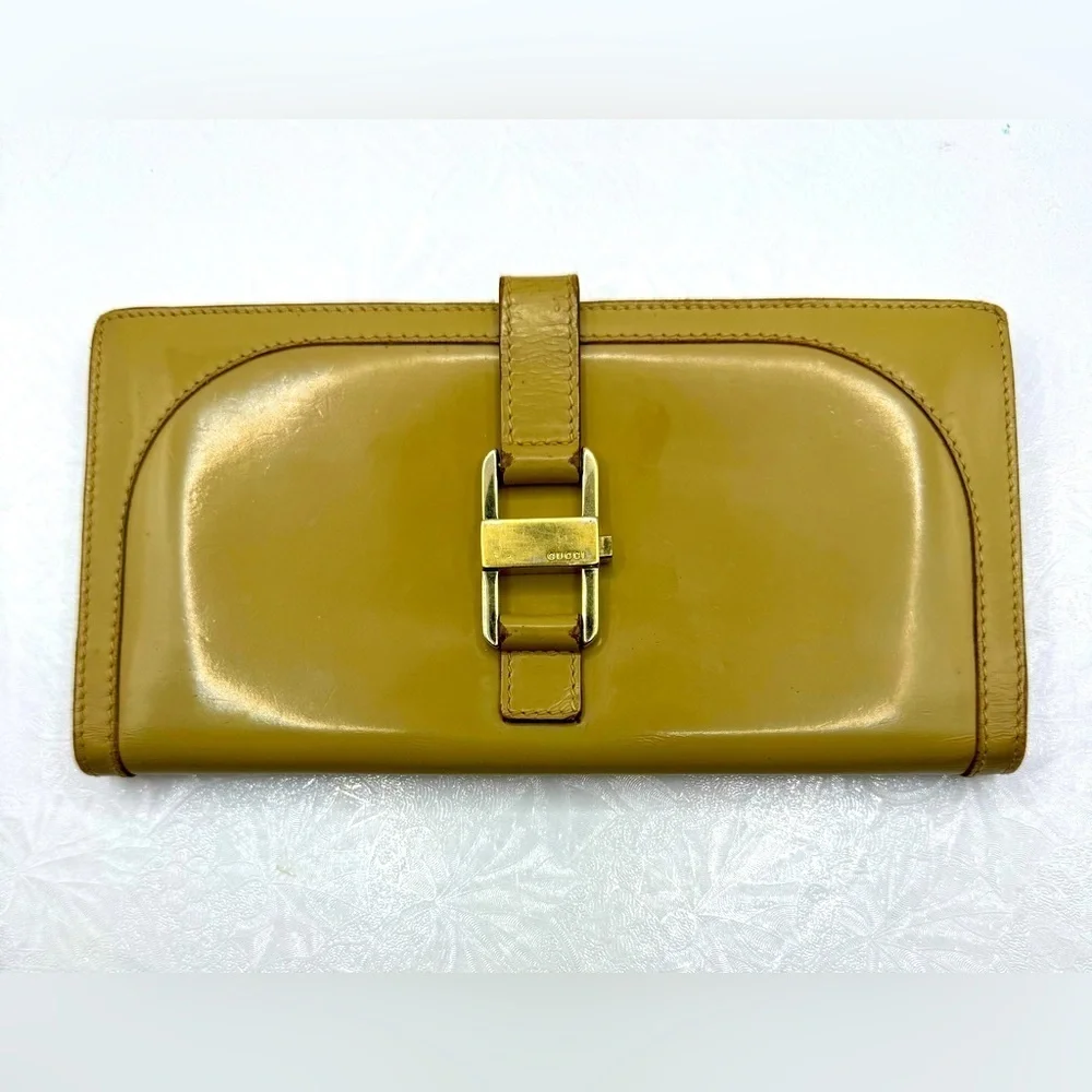 Gucci Beige‎ Leather Unisex Wallet with Gold Enamel Lock